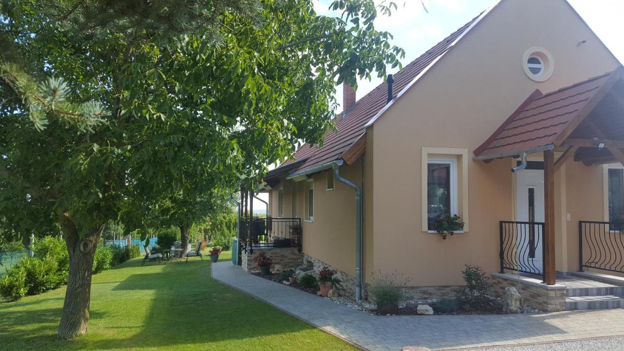 Gyoengyvirag Apartman Кестхей Экстерьер фото
