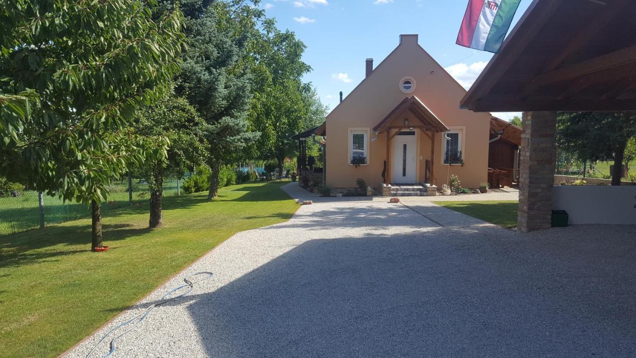 Gyoengyvirag Apartman Кестхей Экстерьер фото
