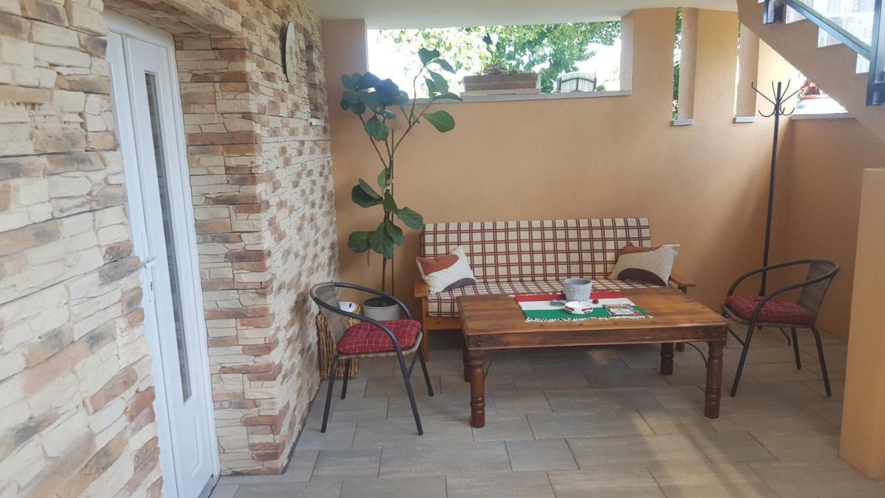 Gyoengyvirag Apartman Кестхей Экстерьер фото